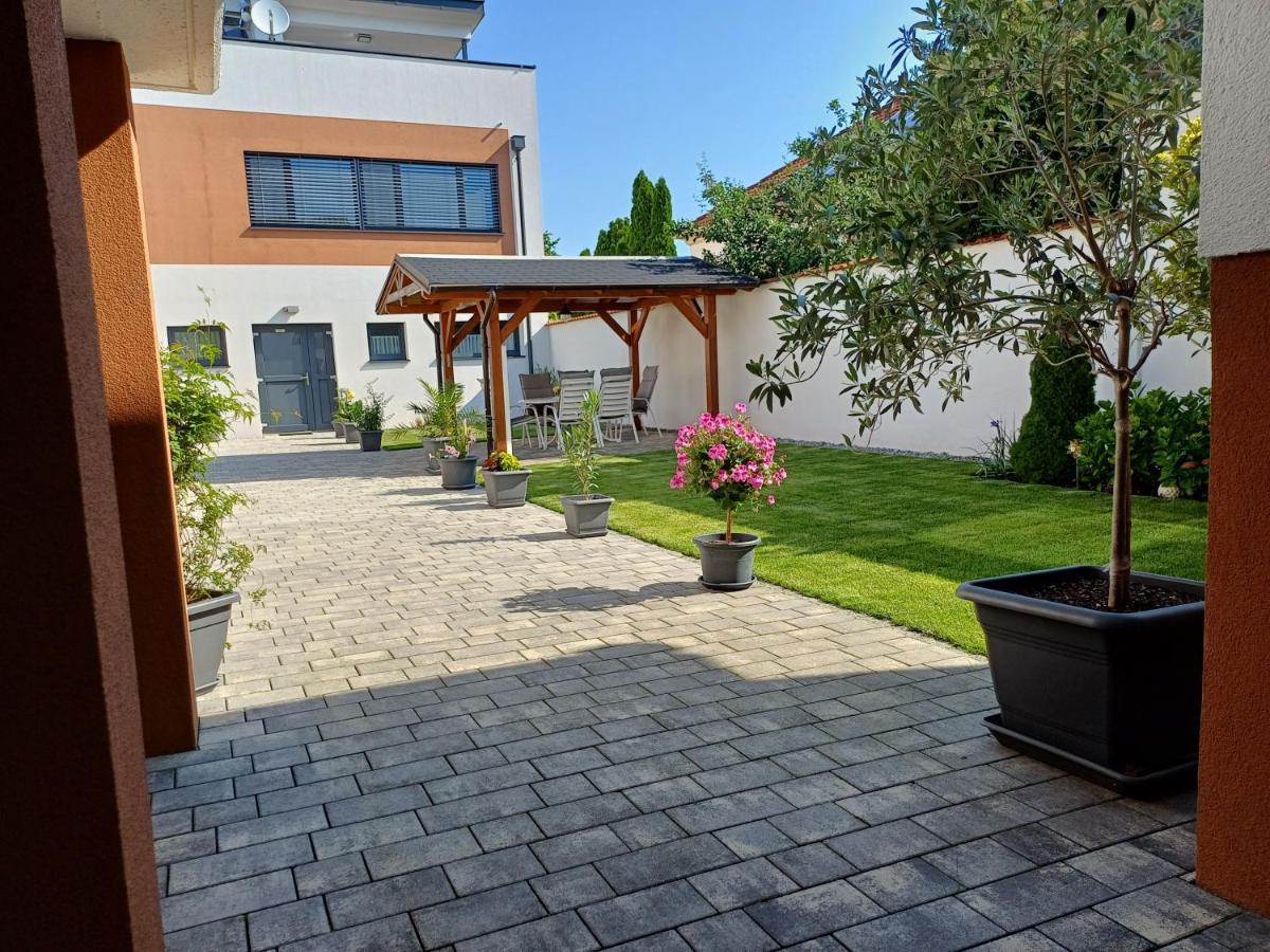 Penthouse Griemann 1 Mit Infrarotkabine Und Eigener Dachterrasse Fuer Max 4 Personen Illmitz Exterior foto